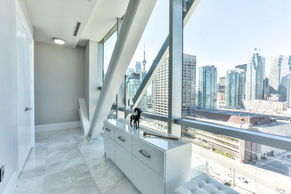 Название: 39-Queens-Quay-East-Penthouse-View-Towards-West.jpg
Просмотров: 285
Размер: 35.4 Кб