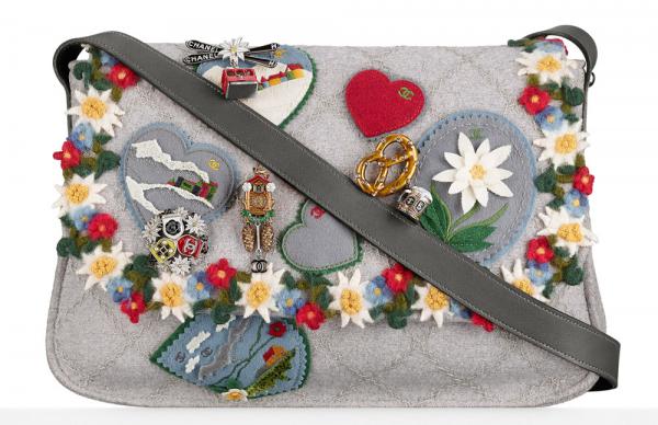 Название: chanel-embroidered-felt-messenger-bag-small.jpg
Просмотров: 666
Размер: 44.3 Кб